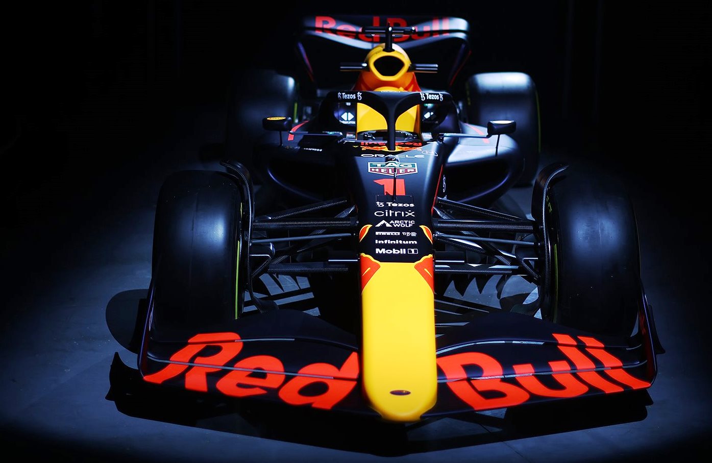 Red Bull presentó el nuevo auto de Checo Pérez RB18