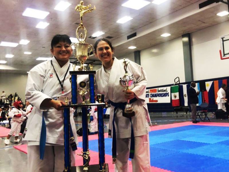 Karatecas michoacanos suben al podium en Estados Unidos