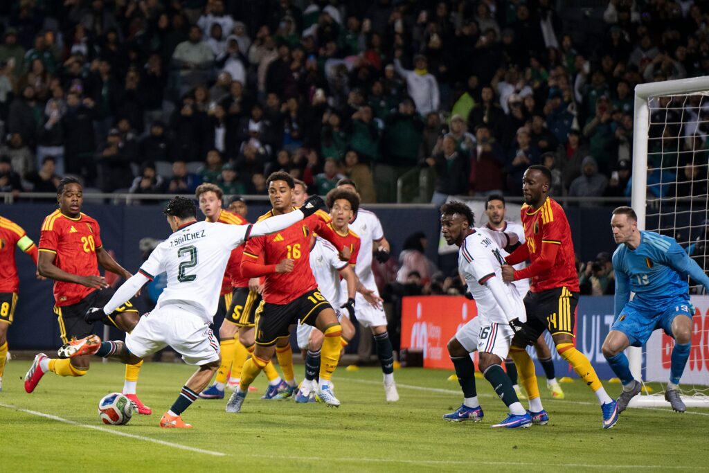 México mejora, ilusiona, pero no le alcanza al empatar 1-1 con Bélgica