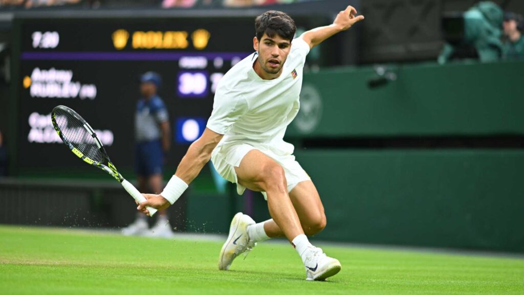 Carlos Alcaraz anuncia que no jugará Roland Garros y Wimbledon por lesión