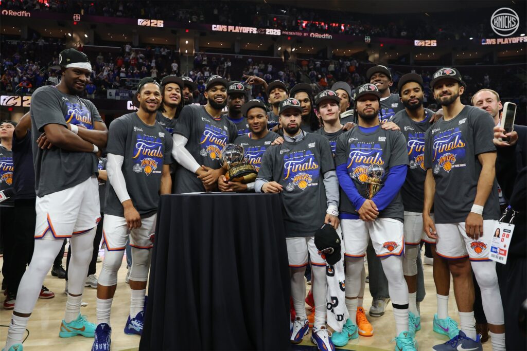 Knicks destrozan a Cavaliers y regresan a la serie final por el título de la NBA tras 27 años