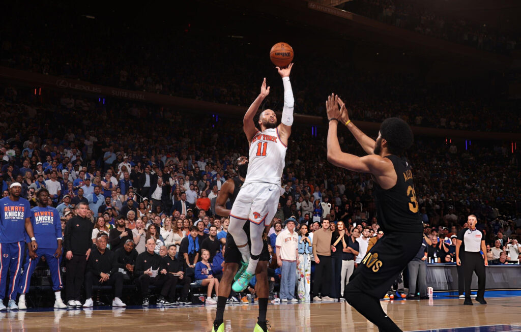 Los Knicks vinieron de atrás para ganar a Cavaliers en el Juego 1 