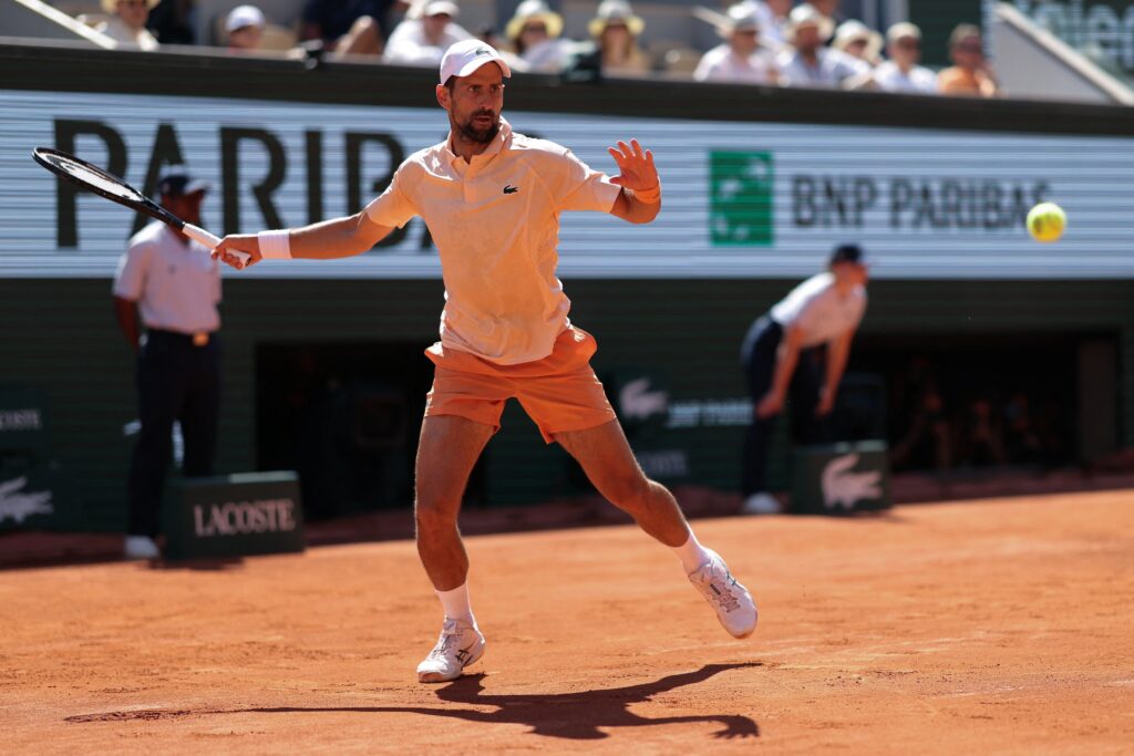 Novak Djokovic avanzó a 3ª ronda de Roland Garros e impone récord
