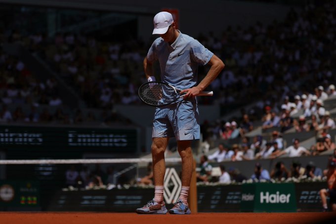 Cae el número uno del mundo, Jannik Sinner es eliminado de Roland Garros