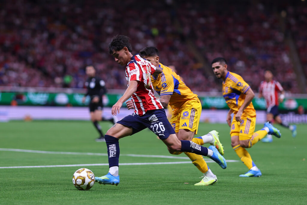 Chivas lo hace, avanza a Semifinales al vencer a Tigres