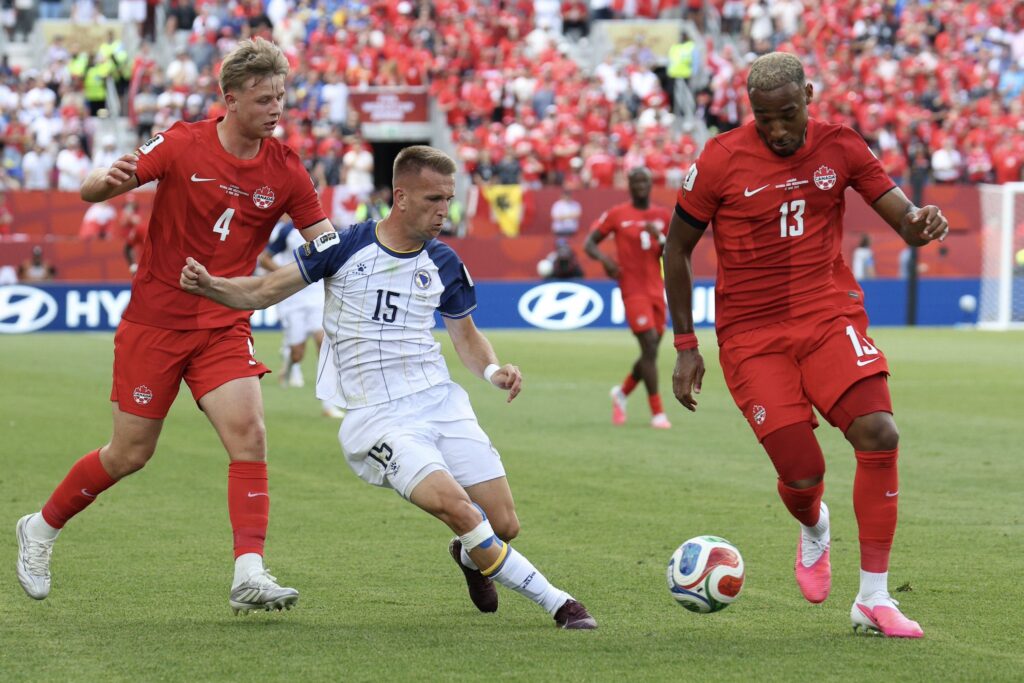 Canadá logra sufrido empate de 1-1 con Bosnia-Herzegovina