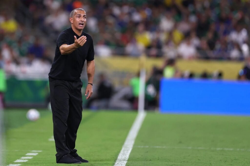 Túnez despide a su técnico tras ser goleados en su debut mundialista