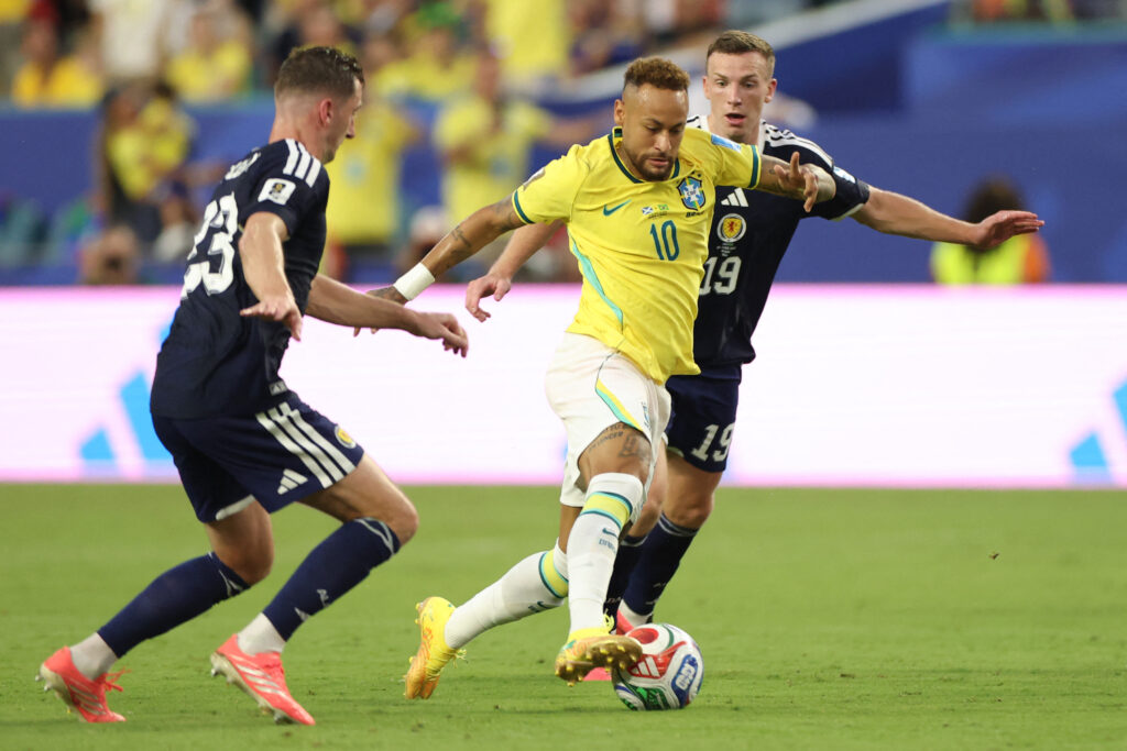 Brasil superó a Escocia en el último encuentro de fase de grupos y se quedó con el liderato del grupo C