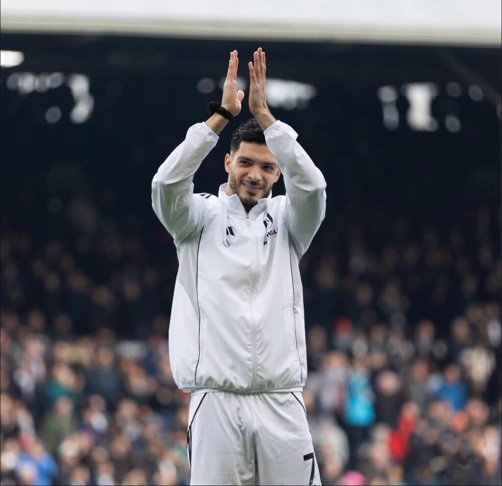 Limpia en el Fulham: el mexicano Raúl Jiménez entre los cepillados