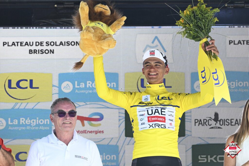 Isaac del Toro embiste con remontada espectacular y gana el Tour Auvergne-Rhône-Alpes 2026