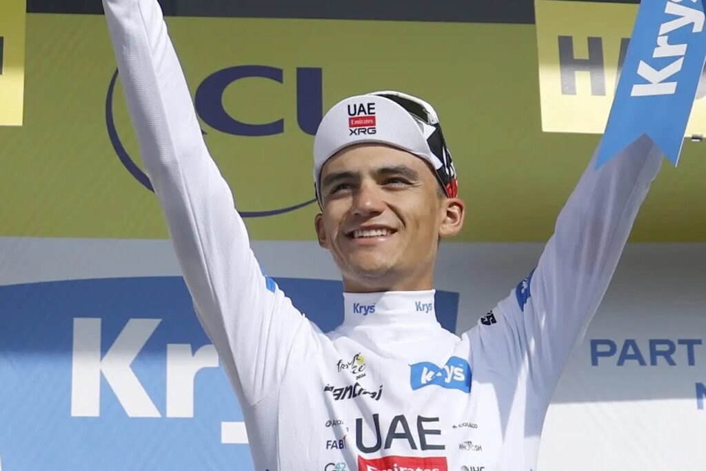 Espectacular carrera de Isaac del Toro que tras caída, termina en tercer lugar de la etapa 15 del Tour de Francia