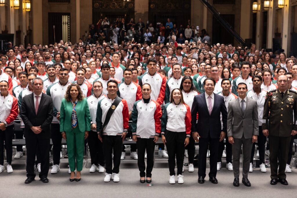 Claudia Sheinbaum abandera a la delegación mexicana para los XXV Juegos Centroamericanos y del Caribe