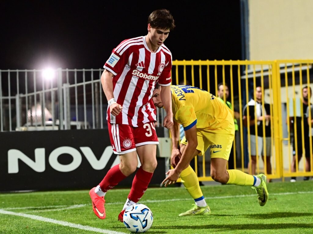 Armando “La Hormiga” González debuta con Olympiacos con victoria sobre Asteras Tripolis