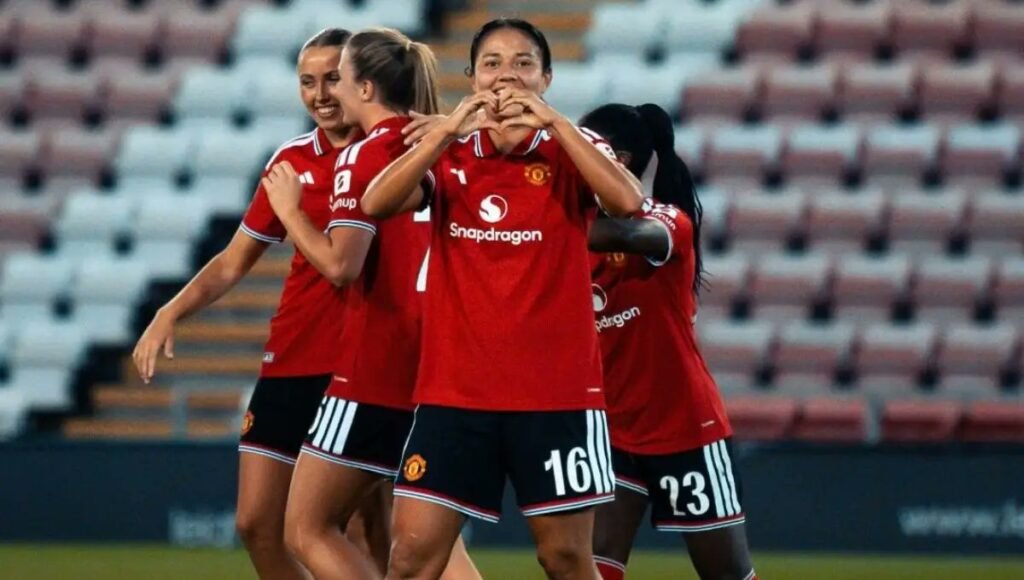 Rebeca Bernal se estrena con doblete en la goleada del Manchester United en Copa
