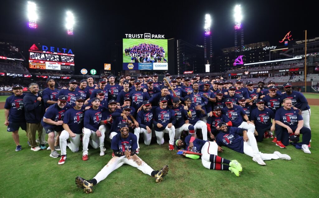 Bravos vencen a Phillies para avanzar a la Ronda Divisional de la MLB