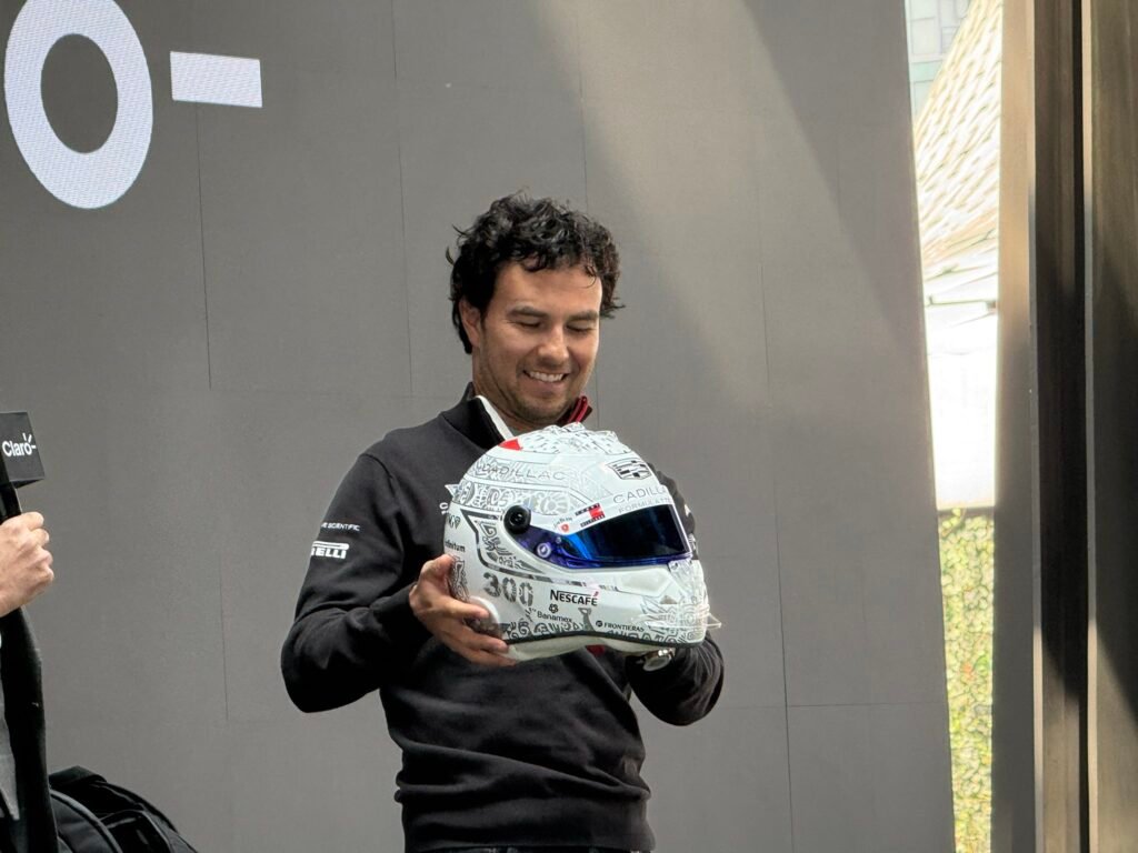 ‘Checo’ Pérez en el Gran Premio de México usará casco de lujo conmemorativo a su GP 300