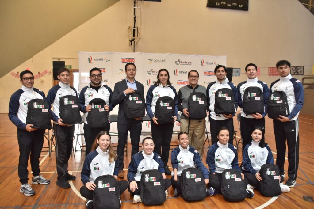 Comité Paralímpico Mexicano entrega uniformes a la selección de Para Taewondo