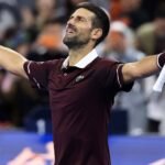 Djokovic avanza a semifinales en el Abierto de China al vencer a Zverev