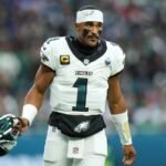 Jalen Hurts estaría fuera del resto de la temporada de la NFL con los Eagles
